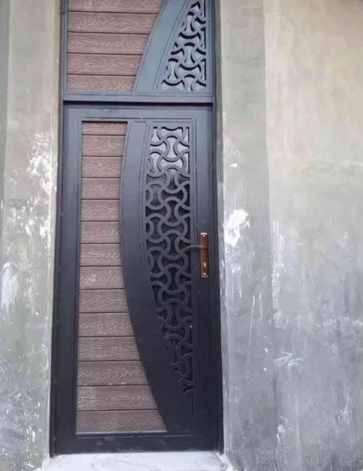 بسم الله  الرحمن الرحيم  و
وقل عملو فا سيرى الله عملكم
أحدث أعمال  الحدادة  أبواب شبابيك سقايف كيسبان وعادي وكل ما يخص الحداده 
الكسبان ٠.٥ الساقيه ٢ملم مغلون الدنك بوري ٣ نج او ٤ نج حسب الاتفاق  الساقيه  كفة سعر المتر  من ٢٧ إلى ٣٨ 

الكبنكات  متوفر اليدوي والكهربائي  ٠.٥ او ٠،٧  السجة ثقيلة  السعر حسب القياسات 
بوب السلايت الحديد تركي السجة جنل وشيش وكلون  المعتمد وتركي برنو 
السعر حسب النقشة
البواب والشبابيك  الفريم جنل ٥ ملم والداخل ٢ ملم الحديد تركي
النرمادة  تورنة سعر المتر  من ٥٥ وم فوق

اما السقيفة الكربي سعر المتر ٢٠  الحديد شخاص ٢ملم مغلون 
الكربي او الجنكو ٠.٥ 
سعر متر  السندويش  ٢٥ السندويش  عراقي واحديد تركي شامل الصبغ 
الاما السكاي لايت سعر المتر  ٣٠ متوفر عدة الوان 
ضمان العمل ٥ سنوات  مستعدين لعمل كافة محافظات العراق 
مستعدين لعمل في دواءر الدولى لتواصل  *********** مهندس أحمد السعدي  لادوخ ولا تحتار المهندس انسب خيار
