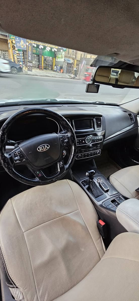 السلام عليكم
كيا كادنزا 
موديل 2015خليجي 
رقم سليمانيه بأسمي السيارة
 
صبغ جاملغ امامي اثر شخط بدون حادث + دعاميات فقط
 
السيارة جاهزة من كلشي بدون اي نقص 
المواصفات Vip
-تشغيل بصمة مع بصمة ابواب الامامية 
-بانوراما  
-كاميرا وحساسات خلفية
-بردة خلفية 
تحكمات خلفيه تبريد + مسجل 
-تبريد قطعتين منظومة تبريد جديدة ( كمبريسر + راديتر + فريز )
-كشنات كهربائية تدفئة + تبريد + خزن كشن السائق  
-لايت فول  ( زرع عدسات + زنون اصلي )
-اوتو هولد + سايد بريك بصمة   
وباقي مواصفات الكادينزا المعروفة
السعر / 152 وبيها مجال بسيط
 
العنوان/ بغداد الزعفرانية + الكرادة 

*********** 
***********
