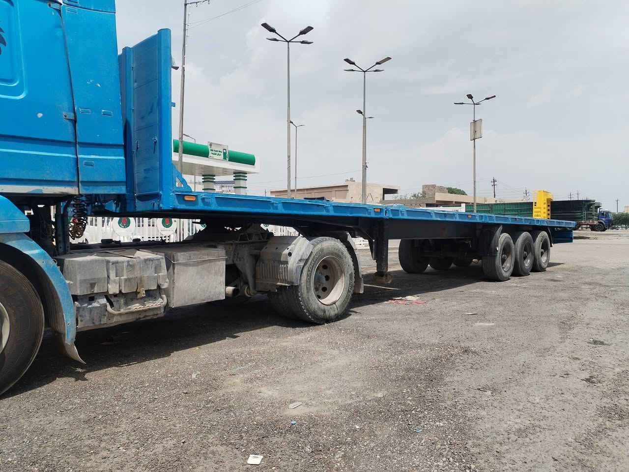 للبيع عربانه اوربيه ثلاث محاور دنكير مربع جوبلس برميل وركتين طول ١٣ و٦٠ بيه فطر زغير ومصلح منظومه بريك وهواء كله جديد وسعرها ٢٨ ورقه واي استفسار *********** مكانها بغداد سياحي.
