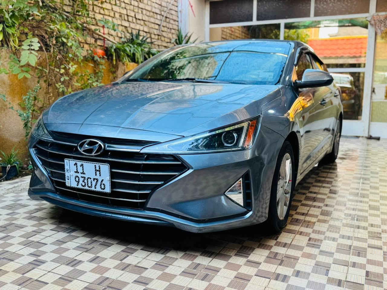 السلام عليكم 
النترا 2019 وارد أمريكي 
رقم بغداد بأسمي 
التفاصيل بسونار موجودة بدون شواصي 
مكينه 2000 دوش ما مفتوحه ماشية 109 
كير ATما مفتوح 
مواصفات نص فول السيارة 
كلشيء جديد بسيارة 
بغداد
***********
130 وبيها مجال بسيط 
شرط الفحص السيارة 
وبأسمي اني
