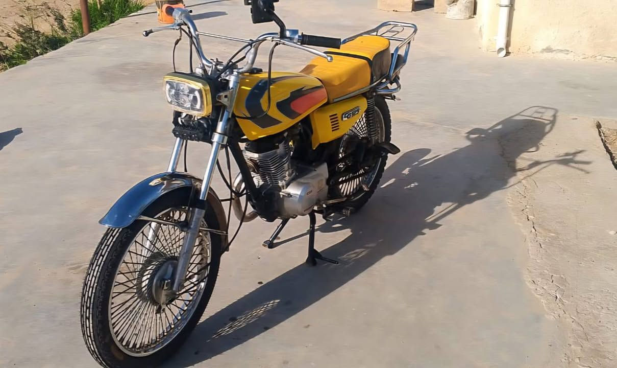 السلام عليكم دراجه تايكر المكينه نضيفه موديل 2021 اوراق موجوده السعر 500وبيها مجال قليل المكان بغداد سبع قصور 
*********** بي واتساب
