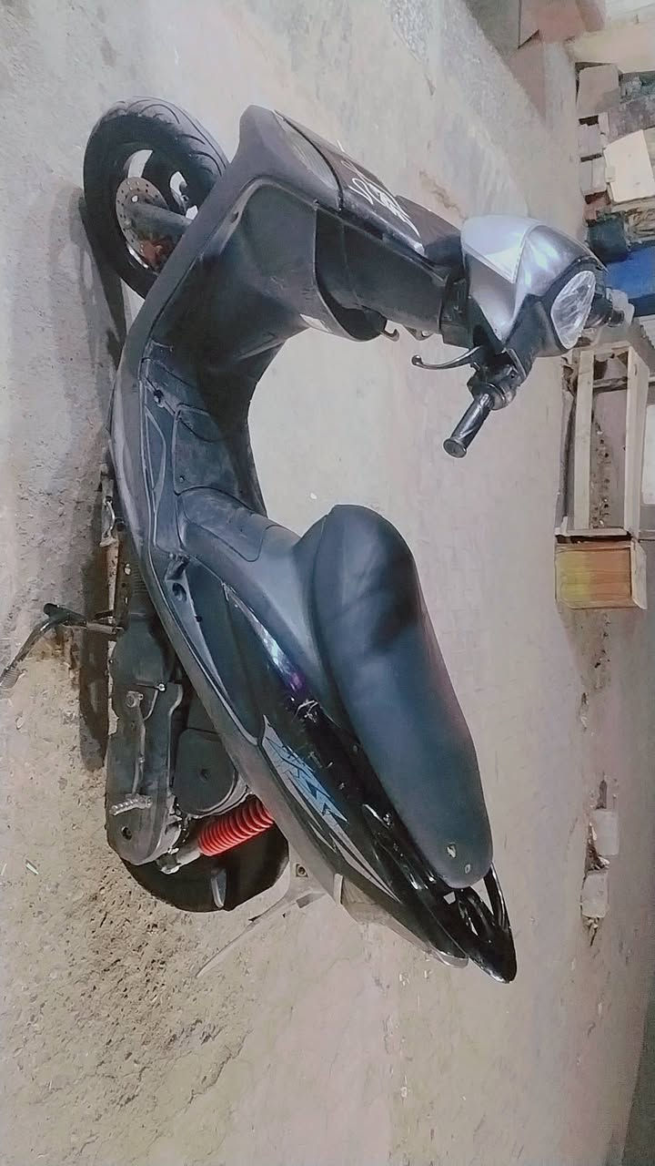 السلام عليكم ماكس عدل للبيع دراجه نضيفه بيها بوشه رياضيه وسلف رياضي والباقي كله بلادي سعرها 550 وهاذا رقمي ***********
