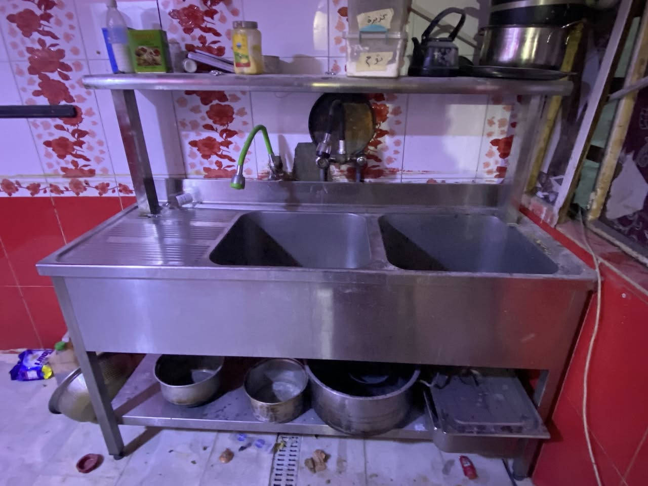 مظلات للبيع سعر الواحدة 200.000 عرض 4 متر نزال 3 متر ——سنك حوضين.مع جنح السعر 275.000  للاستفسار ***********
