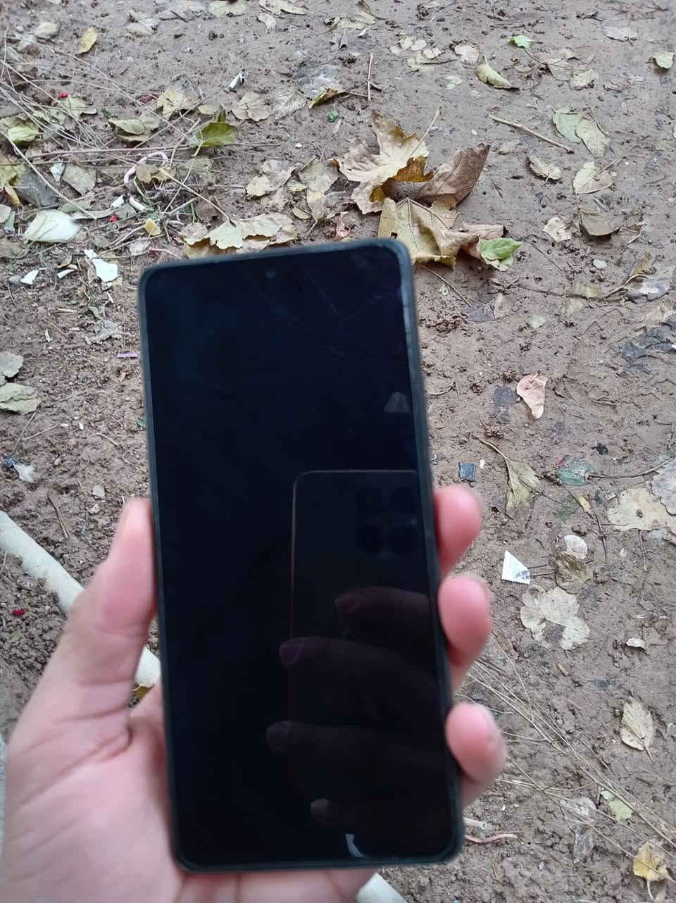 سلام عليكم رايد مراوس ايفون شاومي t11 برو 5g ذاكره 128رام 16 شاشه 120 هرتز فد شي بطاريه 5000 بلاد ما مبدل بي اي شي ببجي 90 فريم بسبب معالجه القوي سناب دراكون 888 تصوير يوصل 4k  بصمه جانبيه و  رقمي للاتصال *********** او خاص هم موجود
