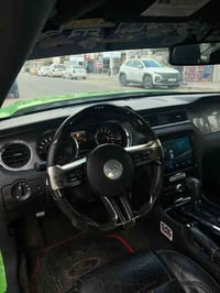 موستنك 2014 تفاحي السيارة حادثهة كلش بسيط وبدون ايرباك  قطعه صبغ جامغ ...