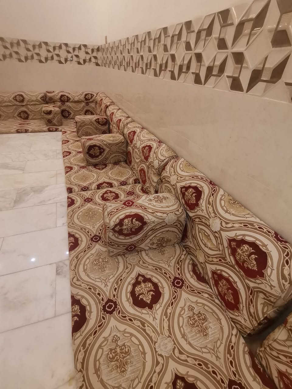 ديوان للبيع السعر 200 التواصل على الرقم ***********
