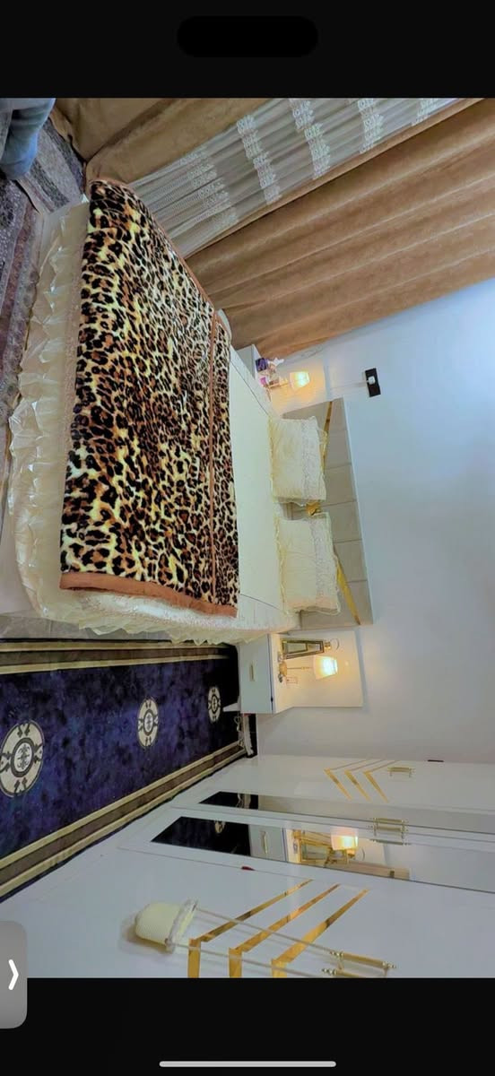 غرفة تركيه مشدوده قبل اقل الشهر بيها صوميه تسكام خمس قطع جديده 
٣٢٥ و مجالها بسيط جدا 
مكان الغرفه شهداء البياع


**إذا كنت صاحب هذا الإعلان وتريد حذفه لأي سبب، رجاءا أرسل رسالة إلى الدعم الفني**