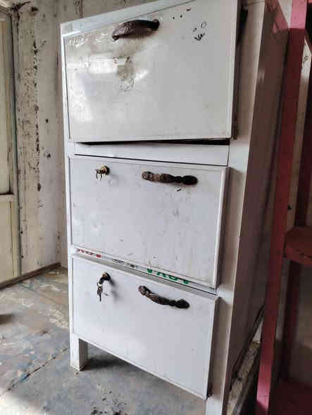 ميز  الألمنيوم  للبيع ميسان العمارة الأتصال على الرقم الواتساب *********** عمارة
