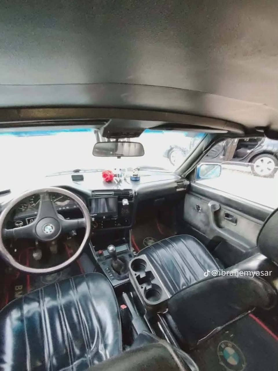 سبب وعود الكاذبه 
320 25فلBMW E30   1990
السعر35قفل 
رقم بغداد باسمي تحويل ثاني يوم 
سنوية 29
صدر امامي خلفي نضيف 
كير عادي ومحرك جديد اكسل كاردن بولبرانات امامي خلفي  كله جديد   

كهربائيات كله شغاله

 تبريد مو شغال 
السيارة جاهزة ترايك للبصره
حاجب لايت اصلي
تخم تايرات ول ويل 16 تو سايز  
مكاني موصل جانب الايسر ***********
