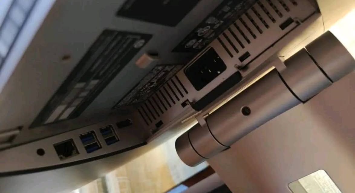 عندي حاسبة HP هي شاشه وهي حاسبه حجم الشاشه 32 بوصه رام 8 كور اي 5 جيل السادس
وندوز 10 او 11 
هارد 256 ssd السريع
واي فاي شاشه فوول  hd 
 بيه سبيكرات صوت قويه
السعر 350 الف + مكلف بل نشر


**إذا كنت صاحب هذا الإعلان وتريد حذفه لأي سبب، رجاءا أرسل رسالة إلى الدعم الفني**