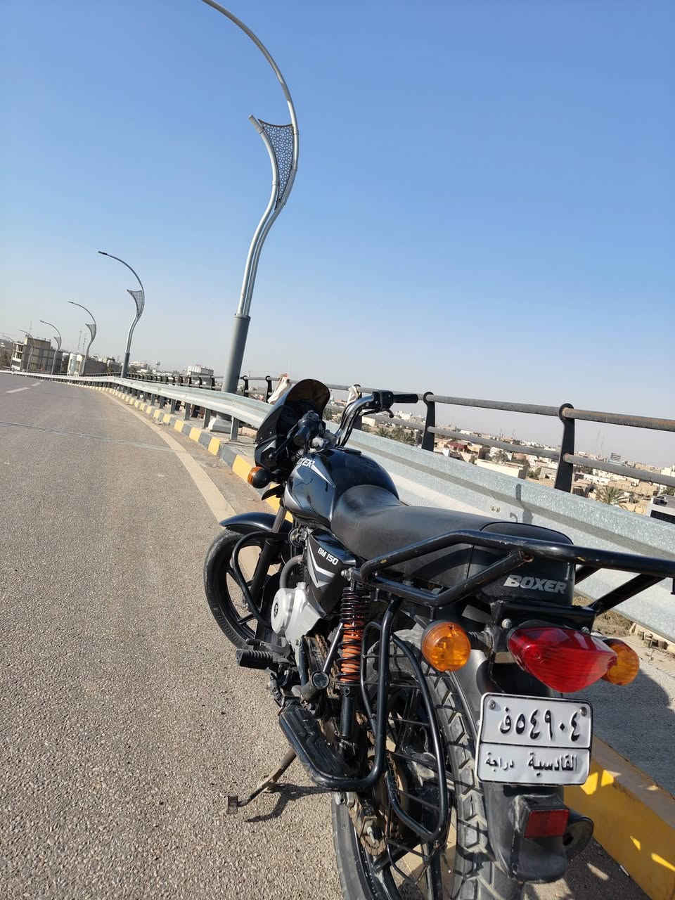 بوكسر موديل 22طالعة ب23 مرقم مرقم قادسية تحويل مباشر دراجة نضيفة ومكفولة وماماشيه بس 7000 استخدام شخصي مامشتغلةة
للبيع سعر 1900وبيهة مجال 
مكاني ديوانية ***********
