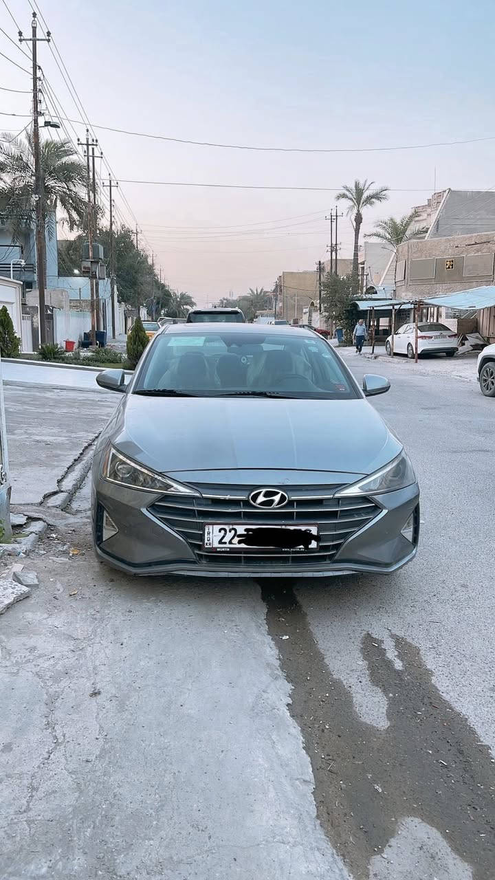 سلام عليكم
النترا موديل 2020 للبيع شمالية 
لون رصاصي فول السيارة الكير محور At
مكينة 2000 دوش 
بصمة فتحه تحكم ستيرن 
رادار تدفئة كشنات نقطة عمياء 
حادثها جاملغ ايمن مبدل ونص البنيد مصبوغ فقط 
ماشيه 74 الف مكينة كير صدر تبريد مكفول مابيها اي نقص سونارها بلمنشور
السعر 130 
الرقم ***********
عنواني بغداد البنوك
