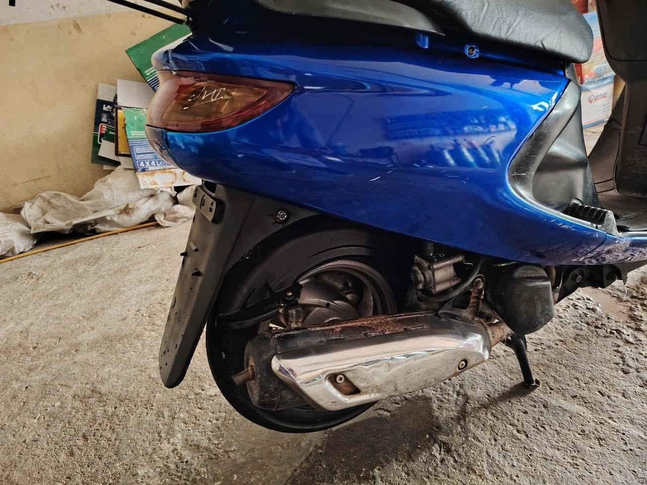 دراجة فراشه جديده حاويه  كهربائيّات كله شغاله السعر 550 بيه مجال رقم الهاتف (***********))
