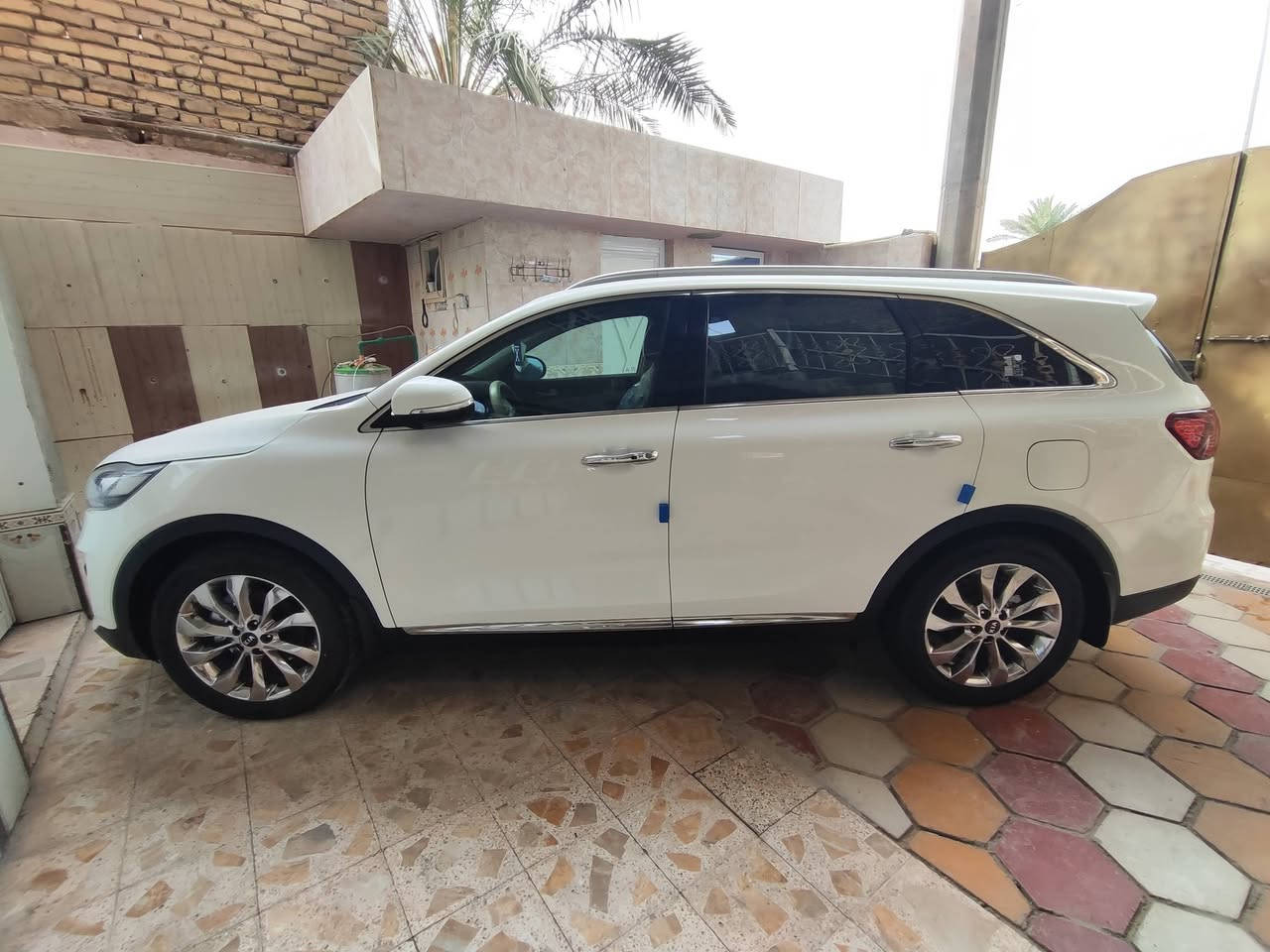 ‏كـيا سورنتو 2020 خليجي رقم بابل دولي
سبعة راكب V6 مكفوله كفاله عامه ماعدا اقل من ربع باب بي كلير فقط اثر شخط بسيط بدون اي حادث او ضربه او معجون نهائيا 
فول مواصفات ماشيه 89 حقيقي جاهزه من كلشي على وضع الشركه گير ومحرك مكفولات 
بشرط الفحص للسونار السعر 248 وبيها مجال  العنوان الناصرية 
*********** ,, ***********
