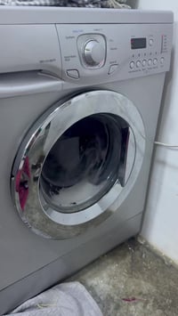 غساله اوتوماتيك ال جي باب اول الله شاهد مابيها شي وهاي شغاله مثل متشوف...