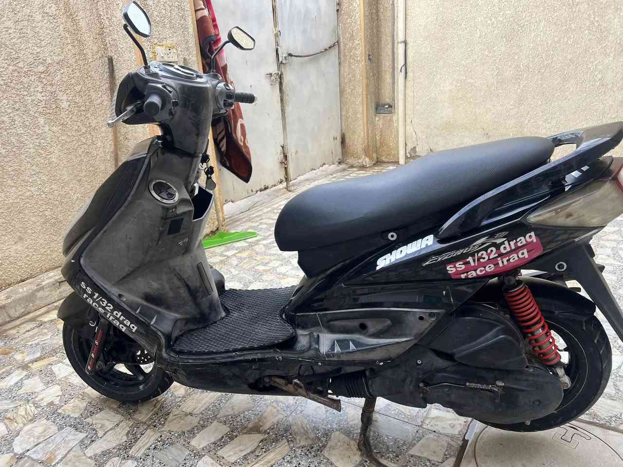 السلام عليكم 
سكنس فحل كابريتر الدراجه نظيفه وخير من الله كله شغاله 
كهربائيات 
سلف 
السعرة 700 وبيه مجال 
بغداد قرب بسمايه
***********
