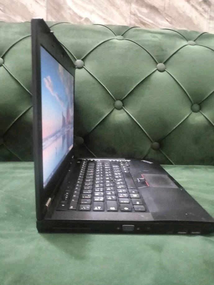 جهاز Lenovo ThinkPad T430 هو الخيار المثالي لمن يبحث عن جهاز عملي، متين، وذو أداء مستقر. الجهاز بحالة جيدة جداً، تمت صيانته وتهيئته بالكامل ليناسب مهامك اليومية، سواء كانت للدراسة، العمل المكتبي، أو تصفح الإنترنت.المواصفات الفنية:
المعالج: Intel Core i5-3320M
الذاكرة (RAM): 4GB
الهارد (HDD): 300GB
كرت الشاشة: Intel HD Graphics 4000
نظام التشغيل: Windows 10 Pro (نسخة 22H2)
السعر 127.000
رقم للتواصل : ***********