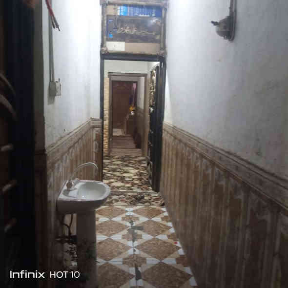 بيت للبيع

 رقم بلدي مسجل في البصرة منطقة العينة خلف المحكمة قرب الاربع شوارع 
مساحة البيت/ 100 متر 
الواجهة 5 متر والعرض 20 متر 
مكونات البيت/ طابقين
 الطابق الاول، غرفة نوم+ صالة+ استقبال+ مطبخ + صحيات 
الطابق الثاني مكامل ع النص باقي + سقف البيت كونكريت
سعر البيت/ 55 مليون وبيهه مجال 

اي استفسار الاتصال على الرقم التالية او مراسله على الواتساب ***********
