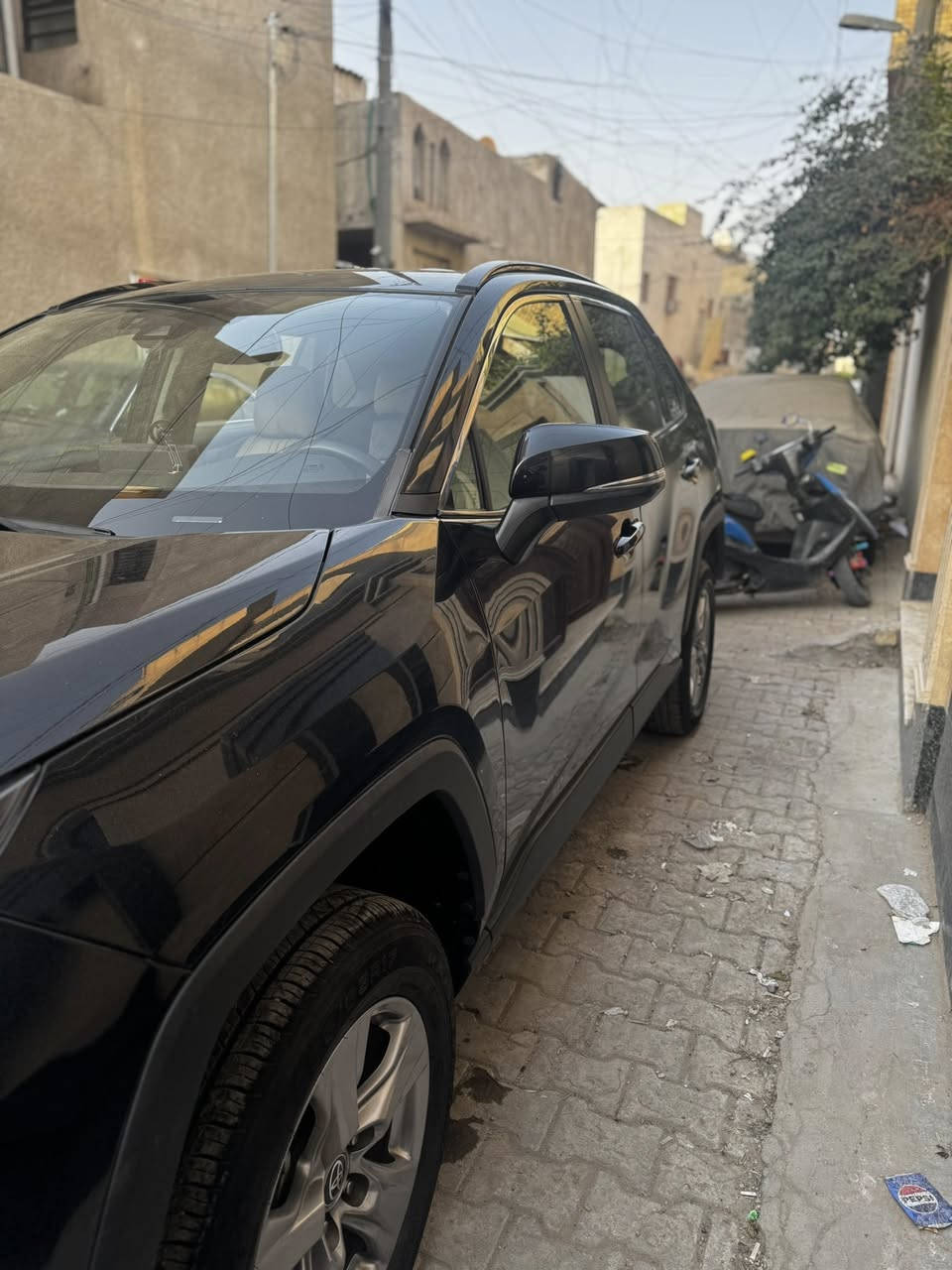السلام عليكم راف فور وارد امريكي فول مواصفات الون الاسود كشنات كهربائيه تحكمات استيرن قطعتين تبريد بصمه الاستفسار عله الرقم ***********

