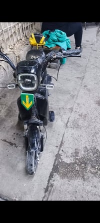 دراجة كهربائية حجم ١٤ نقصها بس اليدة مالت البريك لازم تدفعها لي كدام ي...