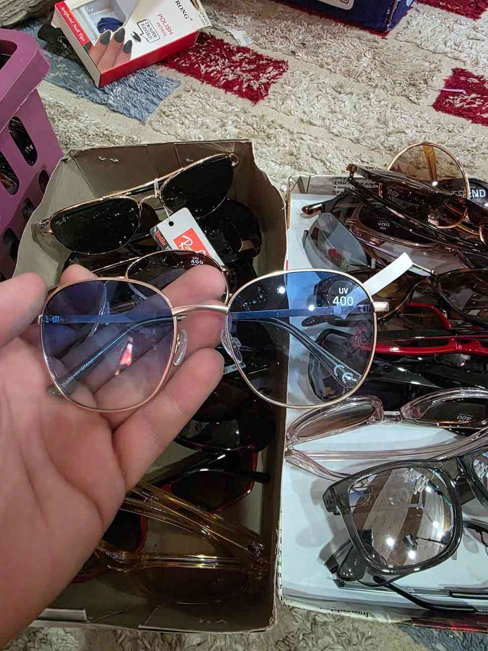 مجموعه نظارات اوربي عددهم بين ٥٠ او ٦٠ القطعه بالف متوفر توصيل***********
