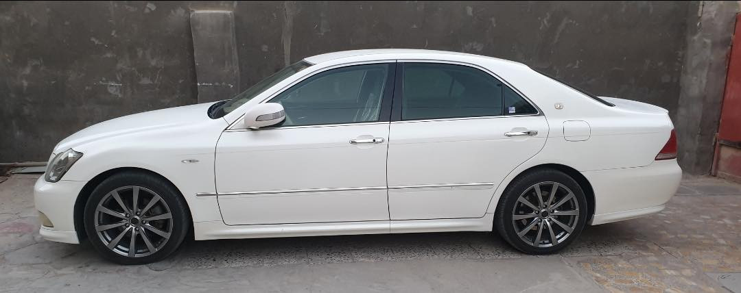 شاهينه 2005 حاويه كفاله بدون كص (ادوات)  بيها ارقام وسنويه شمالي سياره 3 دكم محرك 6سلندر سياره جديده بمعنى الكلمه 5بصمات  لحايه + جنح بلاد لايت زنون كشنات جلد وكهربائيه ويل رياضي شاشه مرايات شفط اشاير بالمري وجاهزه من كلشي مكاني بصره السعر 95 الشراي يتصل ***********
