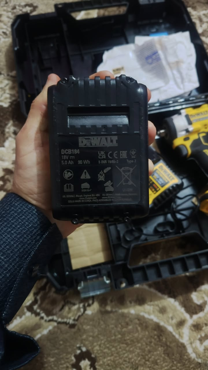 دريل لقمة للبيع.. من شركة ديوالت العالمية شرط اصلي مع الضمان 3 سنوات صارلة شهر من فتحتة ما استخدمتة شي قليل 
الصور كدامك واحكم  مكاني بروانة 
حاب تتواصل هذا رقمي 👇
***********
