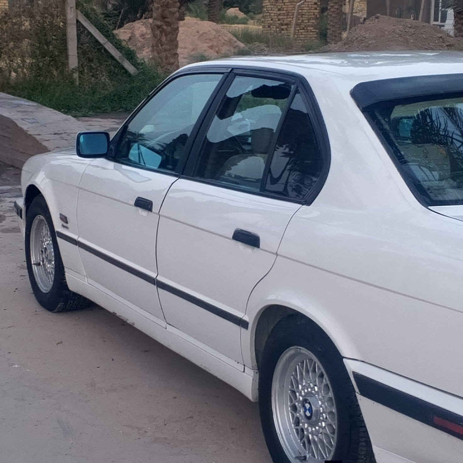 السلام عليكم
BMWللبيع فقط

فول مواصفات كير اوتوماتيك سلايت 

سياره جديده وجاهزه من كلشي حداديه ستوني شاده تخم تاير ويل خليه ادامه كامله للسياره منضومة البانزين 

سياره كفاله ماعدى قطعه وحده 

رقم اربيل الجديد عدي وكاله عامه 

مكان السياره ديوانيه 

السعر ٦٨ وبيه مجال قليل
***********
