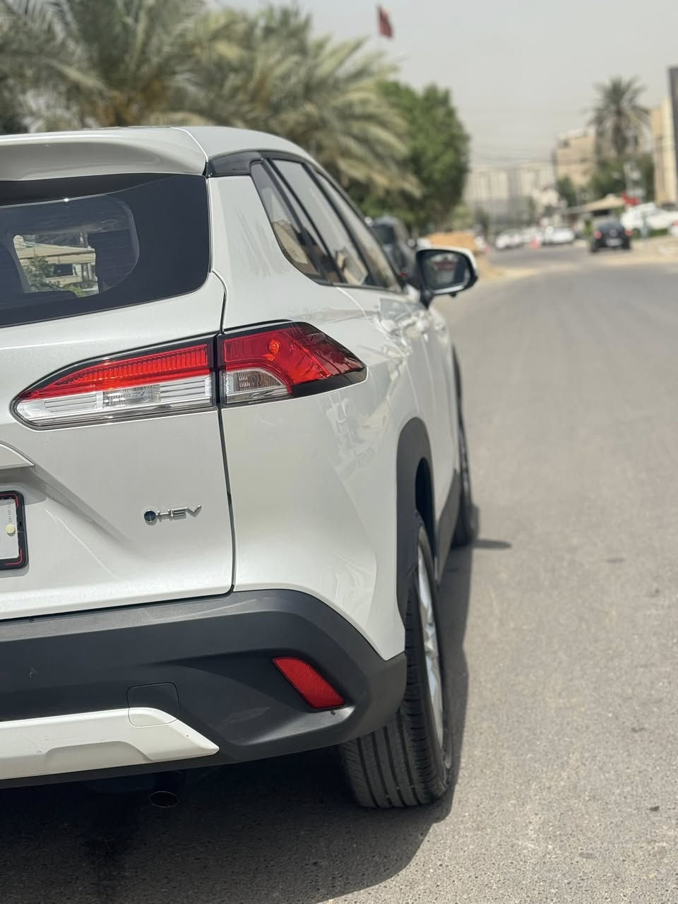 كورولا كروس HEV – الشكل الخليجي، فول مواصفات، علامة سوداء!
موديل،2024 | رقم بغداد ا مع كراسي داخل مشمشي 
المواصفات الأهم:
✅ محرك 2000 سي سي – 4 سلندر هايبرد (صنع في اليابان)
✅ دفع أمامي + ناقل حركة CVT
✅ أربع كاميرات بزاوية 360 درجة لرؤية شاملة
✅ جنوط قياس 17 إنش
✅ مصابيح أمامية LED
✅ دخول وتشغيل بصمة (عدد 2)
✅ إشارات على المرايا الجانبية
✅ تحكم كهربائي كامل بالنوافذ
✅ مقعد السائق كهربائي + 4مقاعد جلد
✅ تبريد أمامي وخلفي
✅ فتحة سقف (سلايد) بانورامية
✅ نظام مراقبة ضغط الإطارات TPMS
✅ نظام رادار أمامي ومثبت سرعة
✅ أنظمة سلامة متقدمة:
• نظام تحذير التصادم الأمامي
• نظام التوقف التلقائي
• نظام تحذير الخروج من المسار
• نظام البقاء داخل المسار
✅ بلوجكترات + نظام ABS
✅ منافذ USB-C
✅ لايت زنون عالي / ناصي
 للاستفسار الاتصال ***********
