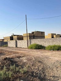 توجد 100متر مربعه وا 200متر البيع  سياج بلوك معامل تطويب حي الجامعة زر...