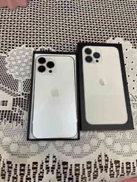 ايفون 13 برو ماكس ابيض ثلجي  امريكي اصلي جدا نضيف ومحافض علية كدامكم ب...