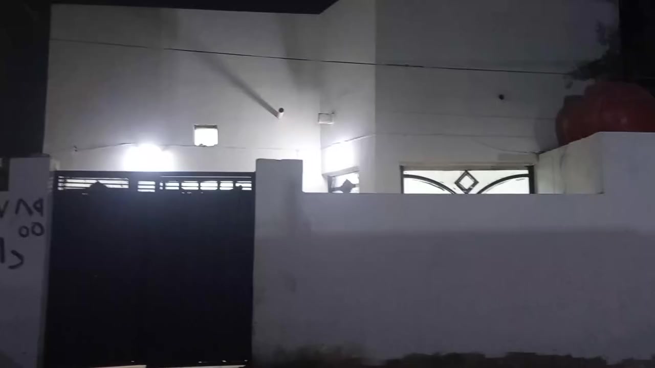 دار للبيع في منطقة شارع ستين قرب تقاطع ستين المشتملات غرفة نوم وستقبال ومطبخ وصاله وصحيات سعر ثمانيه وستين للاستفسار تصل ***********
