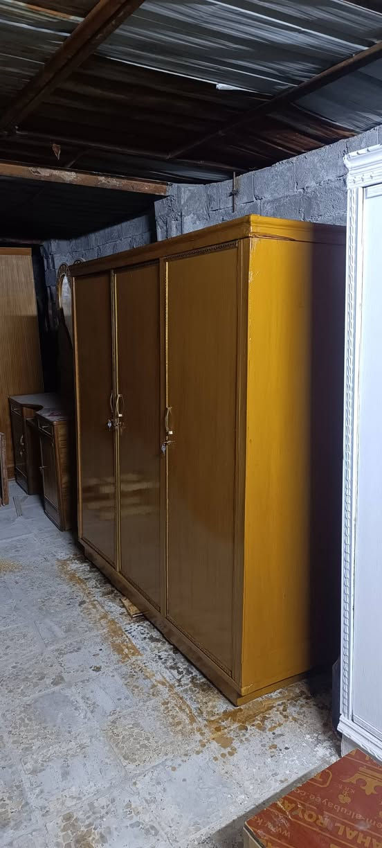 كنتور ابو 3 بيبان تسكام للبيع المكان الشاميه السعر ب 150 وهذارقمي ***********
