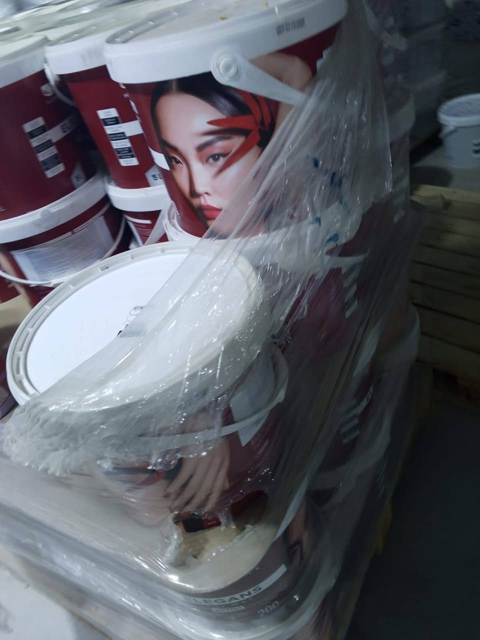 اصباغ بوليسان التركيه يوجد تجهيز جمله ومفرد لجميع محافظات العراق  للأستفسار اكثر ***********
