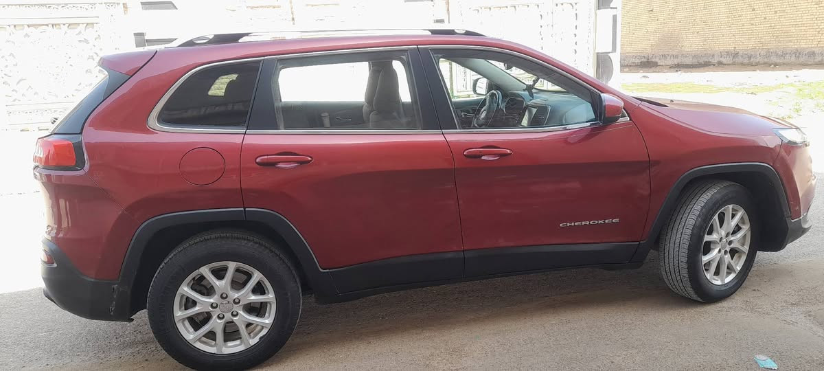 السلام عليكم..
جيب موديل ٢٠١٥ مكينه سته سرندر
صبغ جاملغ امامي بدون اي دواخل 
بصمه تشغيل عن بعد كرسي كهرباء
ابواب بصمه رقم وهزة وسنويه جدد
العنوان فلوجه السعر ١٢٠ وبيها مجال
*********** 
***********
