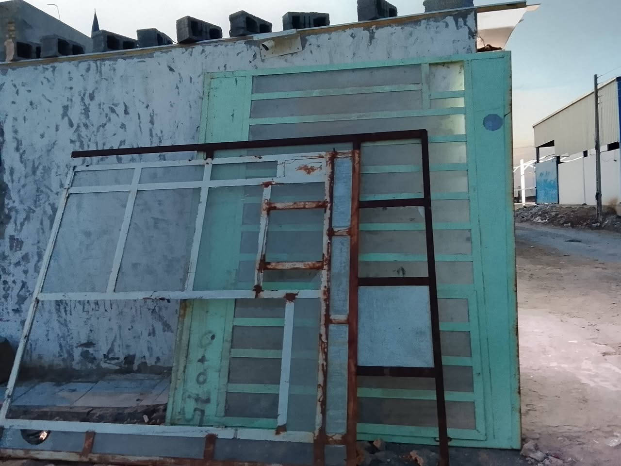 سلام عليكم جام خانات للبيع اسعر 125اوبيهن مجال الستفسار خاص او على الرقم ***********
