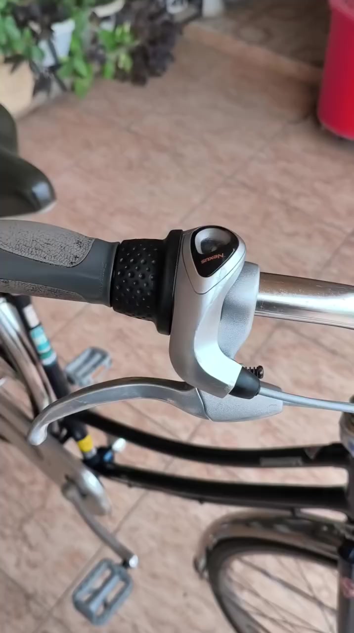 پاسكيلي بالةى ياباني حجم27  موديل2018
قفل مركزى سوكان
ويل نيكل
 لايت  حساس  ماگنيت
٣ گير (150هەزار) هەولێر.                            ***********
