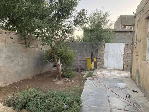 بيت للبيع مساحة 216 حي الحكيم نزله ماركت علي الامير فرعي بنهايه الصب الجديد غرفتين وهول ومطبخ واستقبال حمام داخلي تواليت خارجي للبيع السعر 28 مليون وبي مجال قليل
***********
***********
