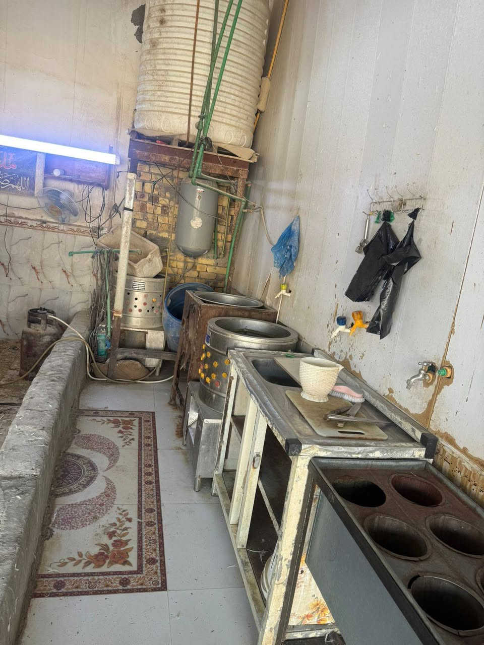 أغراض محل دجاج للبيع هاي الصور كدامك نضاف وشغالات سبب البيع لعدم التفرغ للاستفسار والتواصل ***********
مكلف بالنشر
