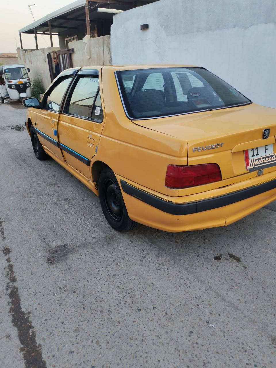 بارص ٢٠١٥ كير محرك تبريد صدر تايرات  كله جديد 
مكاني بغداد 
السعر ٤٠ وبيها مجال 
*********** 
بيها صبغ جاملغ خلفي والهلال العكس
