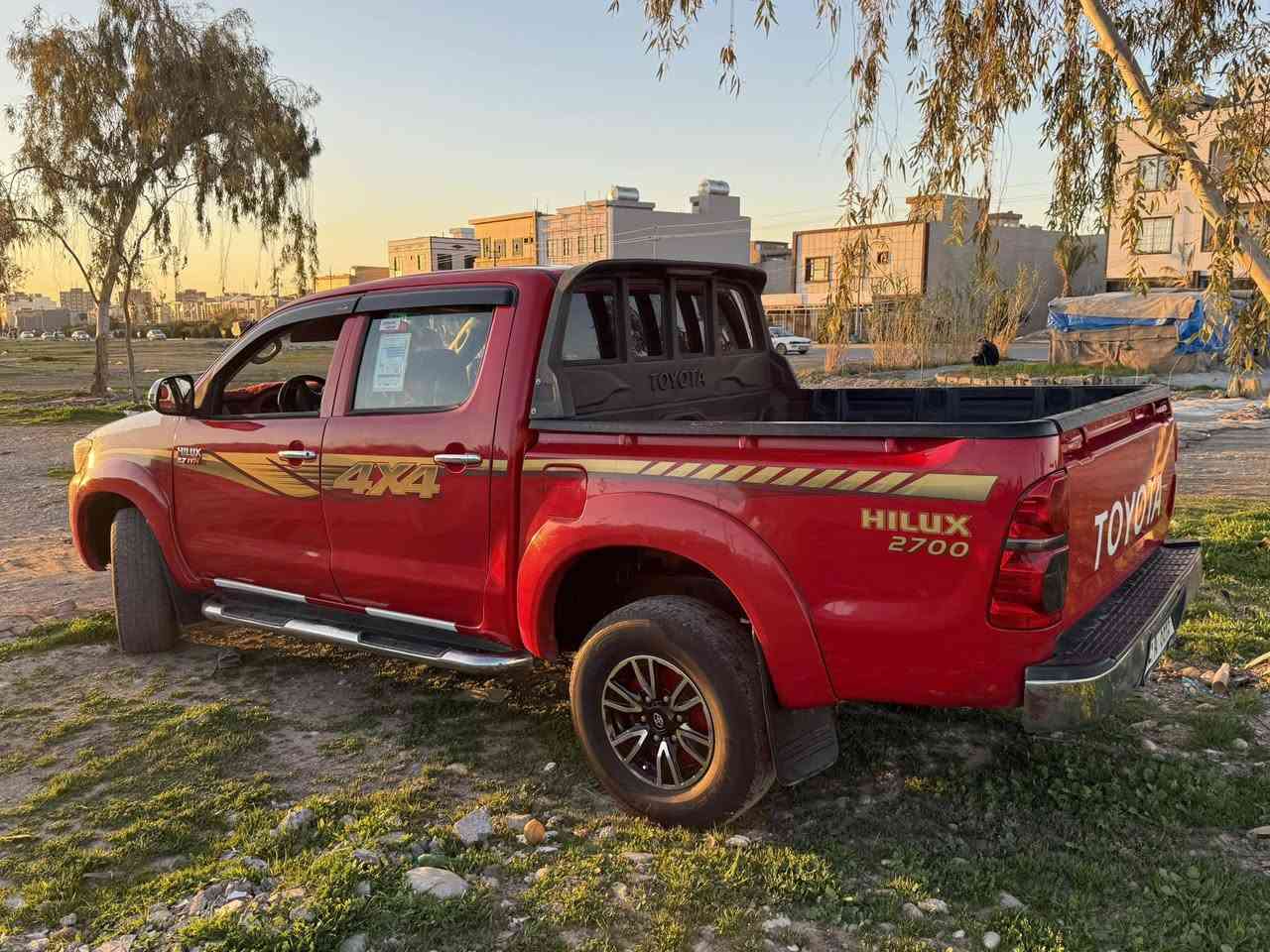 هـــــایلۆکس ـ2010 پێشی کرایتە 2014 سه ياره كي  زؤر جوان و بي مه سروفه    پارجه ره شه له سه ر ساعه ي لە سقفی یەک بست سبوخ هەیە بؤدي بيلاده مه كينه  باشرت  بيش و بشت  كە پسەپە
  ته قه  و ره قي به شه رته   ٤تاي و مويلي نويه  
شوين هه ولير 

***********

ئـەگەر سەیارەکەت دەفرۆشیت نامە بنێرە با بلاوی کەینەوە لۆت
