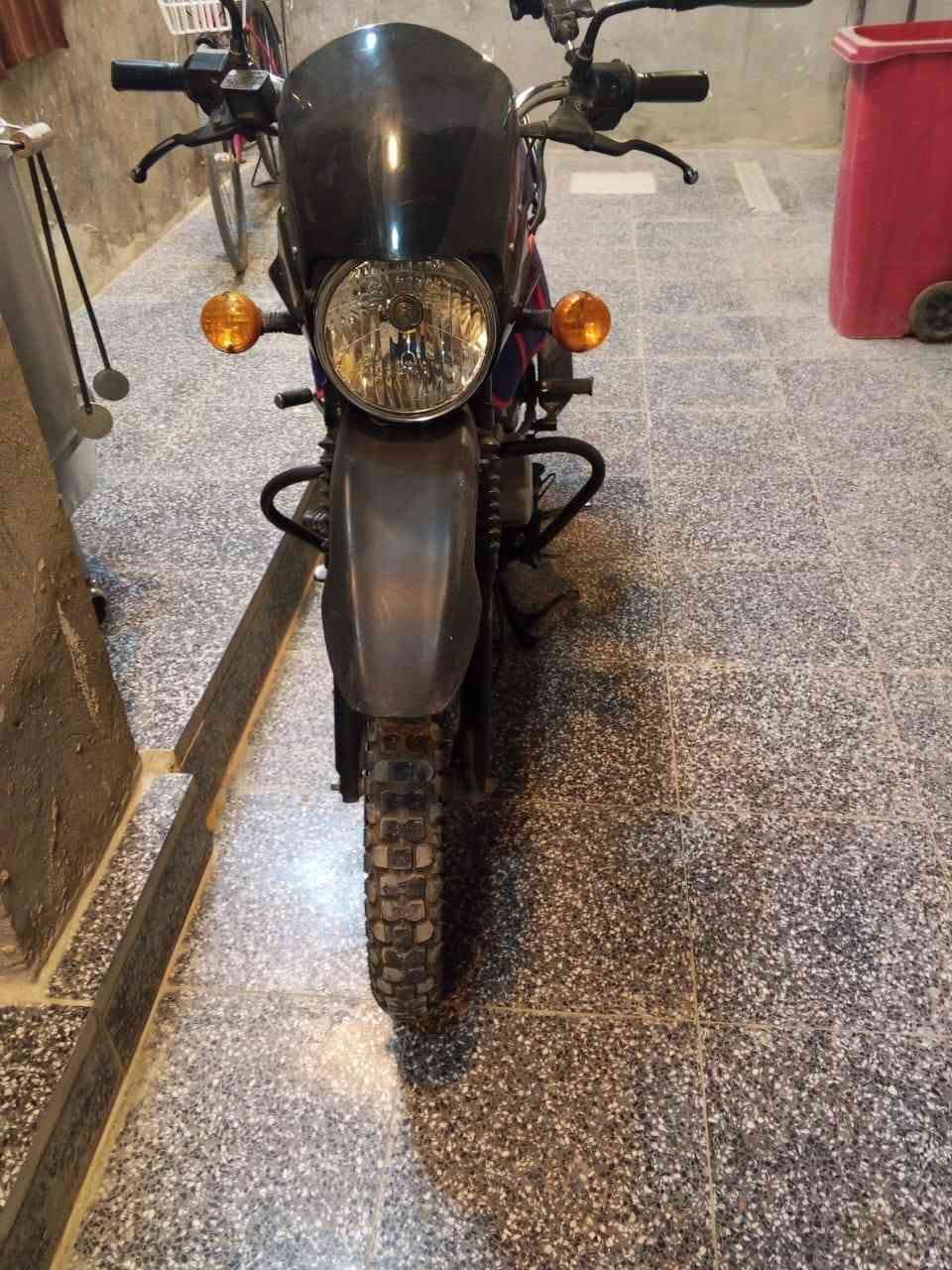 السلام عليكم دراجة بوكسر موديل ٢٣/كفالة عامة/رقم وسنوية/عنوان بغداد حي رحمة/رقم لهاتف تصل وتددلل/***********
