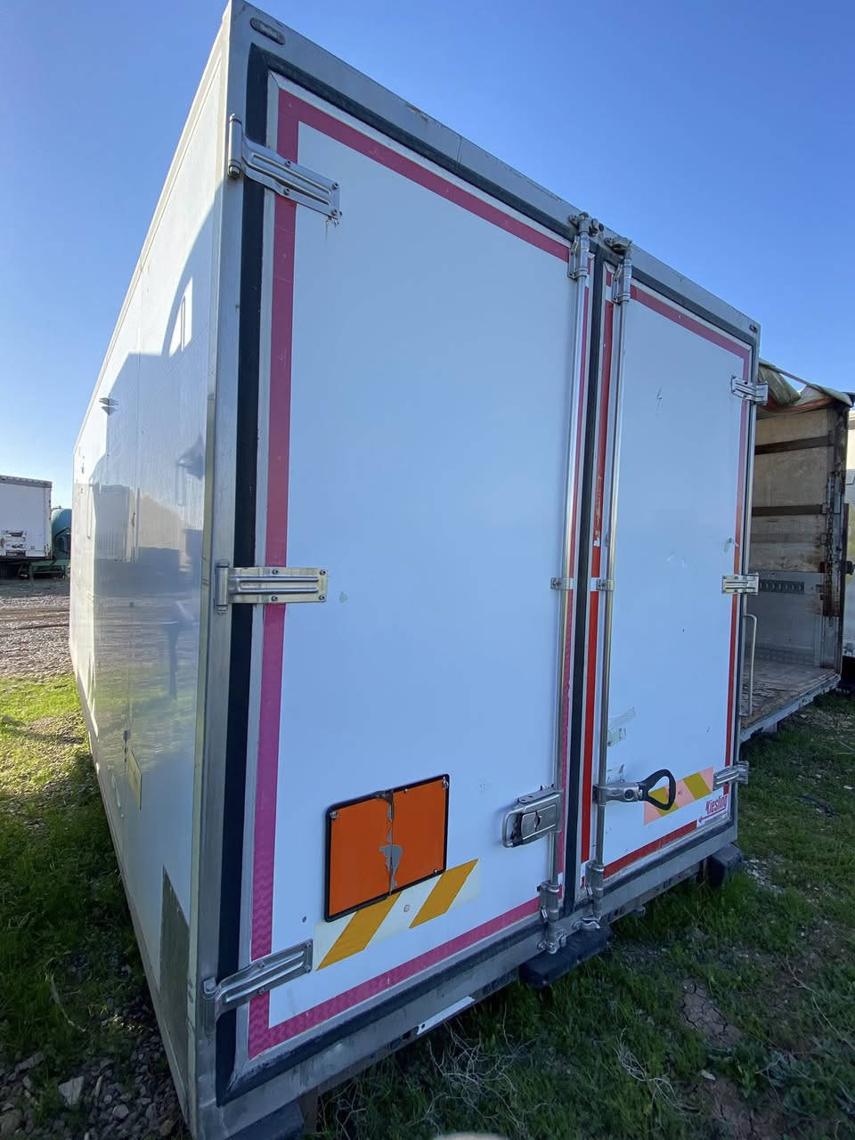 للبيع براد شبح.تجميد ❄️.حجم (1200)☘️
طول7.40.
ارتفاع 2.65
باب دفتري.جديد بل📦
مكان سليمانيه.معرض سوران.
📞***********
📞***********
