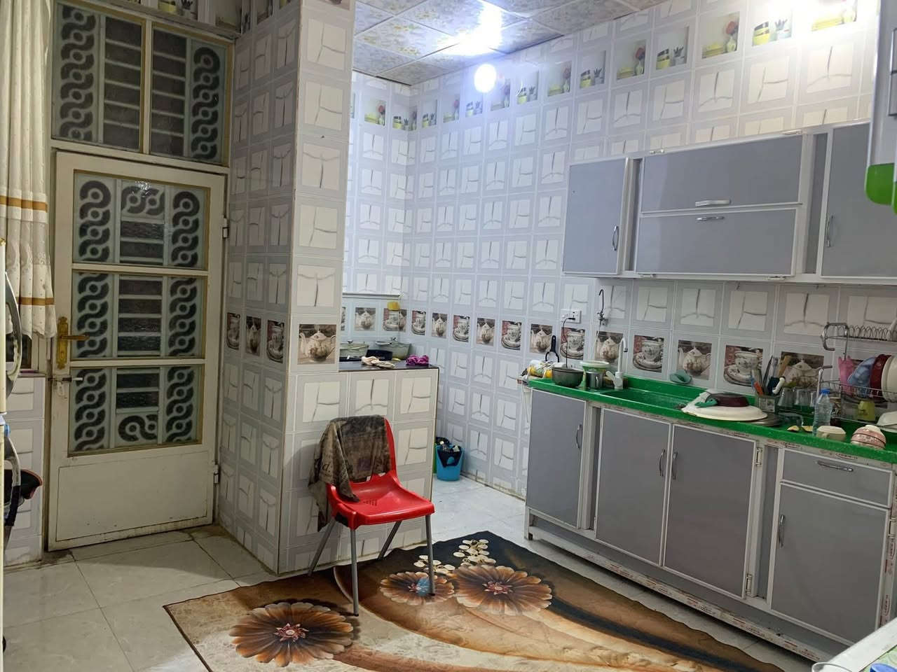 دار للبيع حي الامام المهدي الفرع المقابل مدرسة النوارس وكلية الطب البيطري  200 متر بناء حديث كونكريت للتواصل خاص او الاتصال على الرقم ***********
