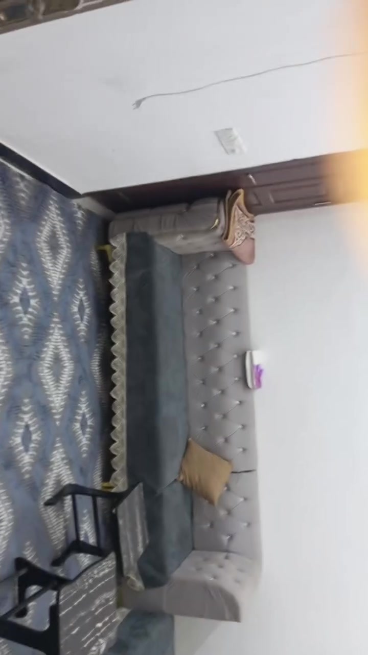 للبيع بيت في كربلاء المقدسة حي الفارس على شارع تجاري المساحه 100 طابقين بناء طابوق جمهوري صب كونكريت غرفتين نوم وصالتين واستقبال ومطبخ وحمام داخل وخارج طابو صرف السعر 165 وبي مجال لاستفسار ***********,,,,,***********
