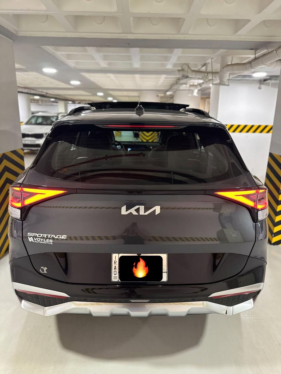 كيا سبورتج موديل 2023 فول مواصفات برستيج اعلى فئة sx.prestige لون مميز  

وارد امريكي حادث خفيف جدا بدون شاصي او لغد

مواصفاتها :-
1. محرك 2500 GDi
2. كير 8 نمر
3. ماشية 
4. بانوراما
5. بصمة : تشغيل - ابواب - صندوك
6. صندوك كهرباء
7. شاشة كبيرة على طول الدشبول تدعم كاربلاي واندرويد اوتو وفول تحكمات
8. كيجات الكترونية متغيرة حسب الوضعيات
9. انظمة القيادة : سبورت - سمارت - نورمال
10. كشنات جلد لون مميز قرميدي 
11. كراسي كهرباء فول تحكم مع كشن امامي متحرك عند النزول اوتماتيك
12. اضواء ترحيب عند الاقتراب مع ترحيب داخلي عند الصعود او المغادرة
13. شحن وايرليس
14. منافذ تايب سي عدد 3 مع 2 في الكشنات ومنفذ يو اس بي ومنفذ جداحة
15. هاند بريك بصمة
16. اوتو هولد
17. كاميرات 360 مع كاميرات بالاشارات الجانبية مع وضعيات مختلفة للكاميرات
18. فول رادارات امامية وخلفية وجانبية
19. تحديد مسار ذكي
20. قيادة أليه ذكية
21. نقطة عمياء
22. كروز سرعة
23. تبريد وتدفئة كشنات مع تدفئة ستيرن
24. سستم صوت هارمن
26. خزن كشن سائق ميموري وضعيتان
27. ويل كب حجم 19 مميز وحساس اطار تايرات بعدها بخطوط شركة
28. اشاير بالمري
29. تشغيل عن بعد
30. شاشة لمس متغيرة لتحكم الميديا او لتبريد
31. ستيرن فول تحكمات
فول مواصفات للأخير شتريد بيها 

السعر235
السيارة مكانها بغداد ورقمها بغداد بإسمي
للاتصال ☎️

0771 000 0931
