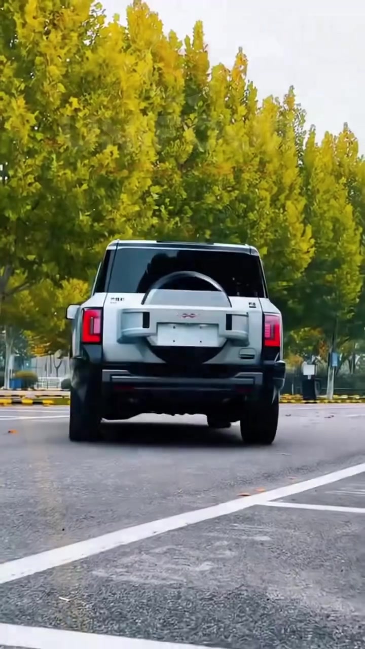 BYD 
Leopard B8 & B5
بنظام تعليق يرفع السيارة حتى 
 😳 300 mm 
مع نظام DiSus-P Ultra 
دخلت مرحلة جديدة بالكامل من التحكم والراحة والثبات. 
واضح إن المنافسة القادمة ما راح تكون عادية 🔥

_________________________
‎ولاتنسى ✨
 لقطع غيار السيارات الصينية في الدوحة 🇶🇦
⚙️ Unifour Auto Part📍
في خدمتكم 
نوفر تشكيله واسعة من القطع مخزون ضخم يلبي احتياجك
تواصل معنا مباشرة
📲 33550032
✅جودة عالية
✅أسعار جداً منافسة
__________________________
#chinesecar 
#byd #leopard8 #dohaqatar #qatarcars


**إذا كنت صاحب هذا الإعلان وتريد حذفه لأي سبب، رجاءا أرسل رسالة إلى الدعم الفني**