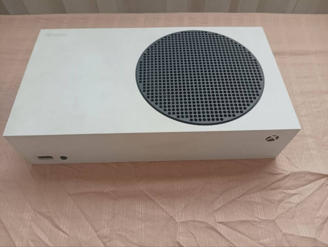 Xbox Series S نظيف + ألعاب قوية + ملحقات – للبيع بالنجف
Xbox Series s  مستعمل نظيف مع كامل ملحقات كيبلات 

يد أصلية نظيفة + يد ثانية (خلل بسيط بالقير) + كفر لليدة وللقير

بطارية قابلة للشحن مع كيبلها اصلية من شركة اكس بوكس

حساب Xbox اختياري مع 7 العاب قوية:
COD MW3, COD AW, Metro 2033, BF1,  BF5, NFS Heat , COD BO4
وكذلك بباقي الالعاب مصروف عليه وتعبان على الحساب
eFootball 2026 فريق 3205 + أيبك بوستر

السعر: جميع الملحقات ب 420,000 وبي مجال للشراي
يتوفر الجهاز وحده مع يده اصليه واحده بسعر 350,000
للتواصل
***********

الموقع النجف الاشرف..لايوجد خدمة توصيل
