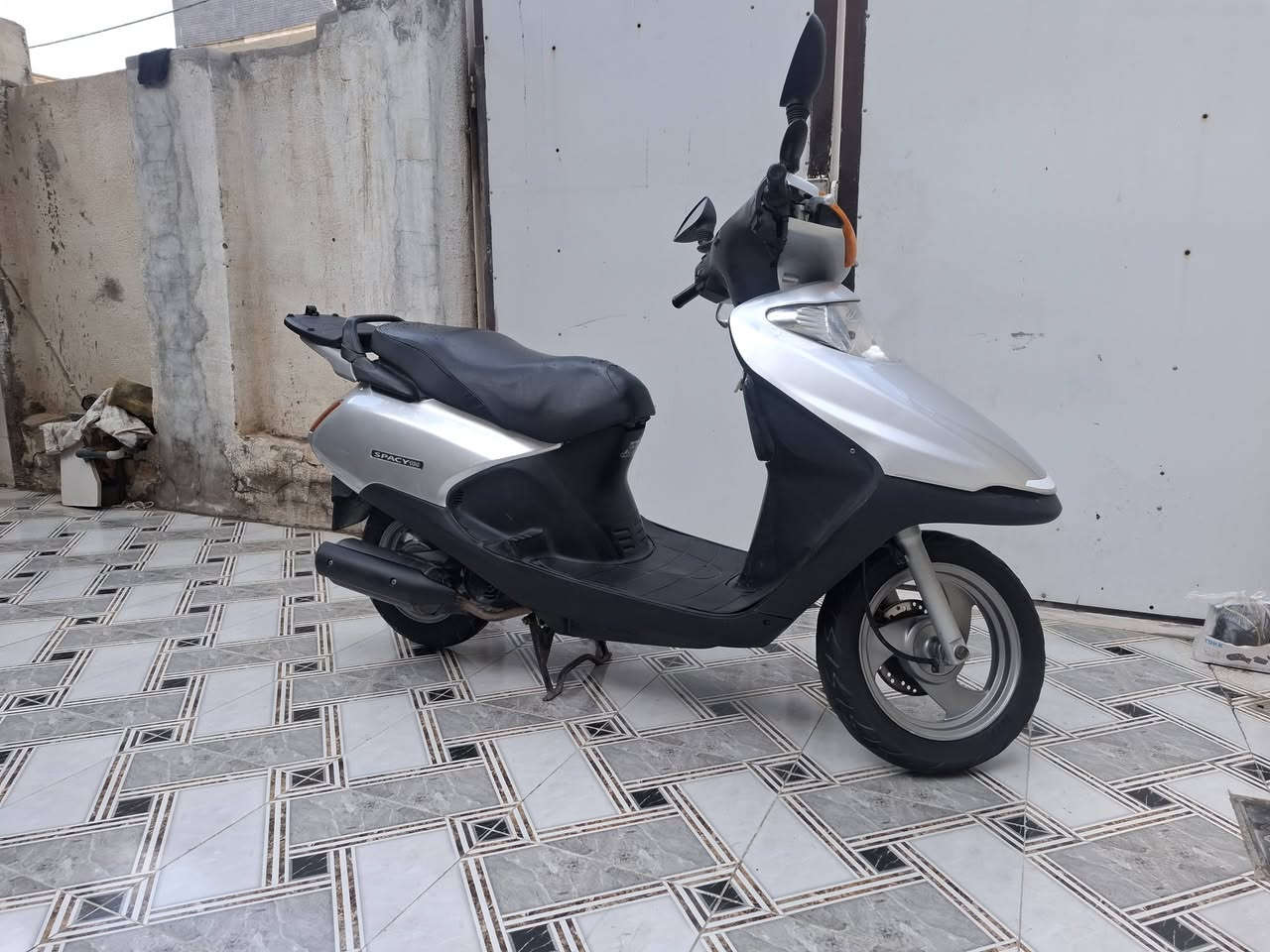 سبيسي جاهزه كلشي ما عوزه 
كوت/ الزهراء /٦٥٠ 
***********
