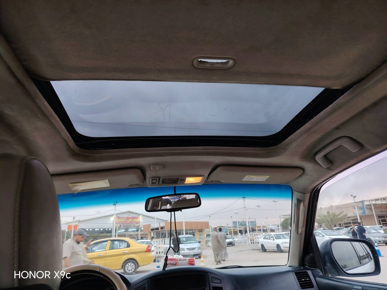 باجيرو حبتور فول مواصفات فتحه موديل 2014 رقم قادسيه بسمي مكفوله من الضربه القويه بيه قطعتين تبديل بدون ضرر السعر 150 مع المجال للتواصل ***********
